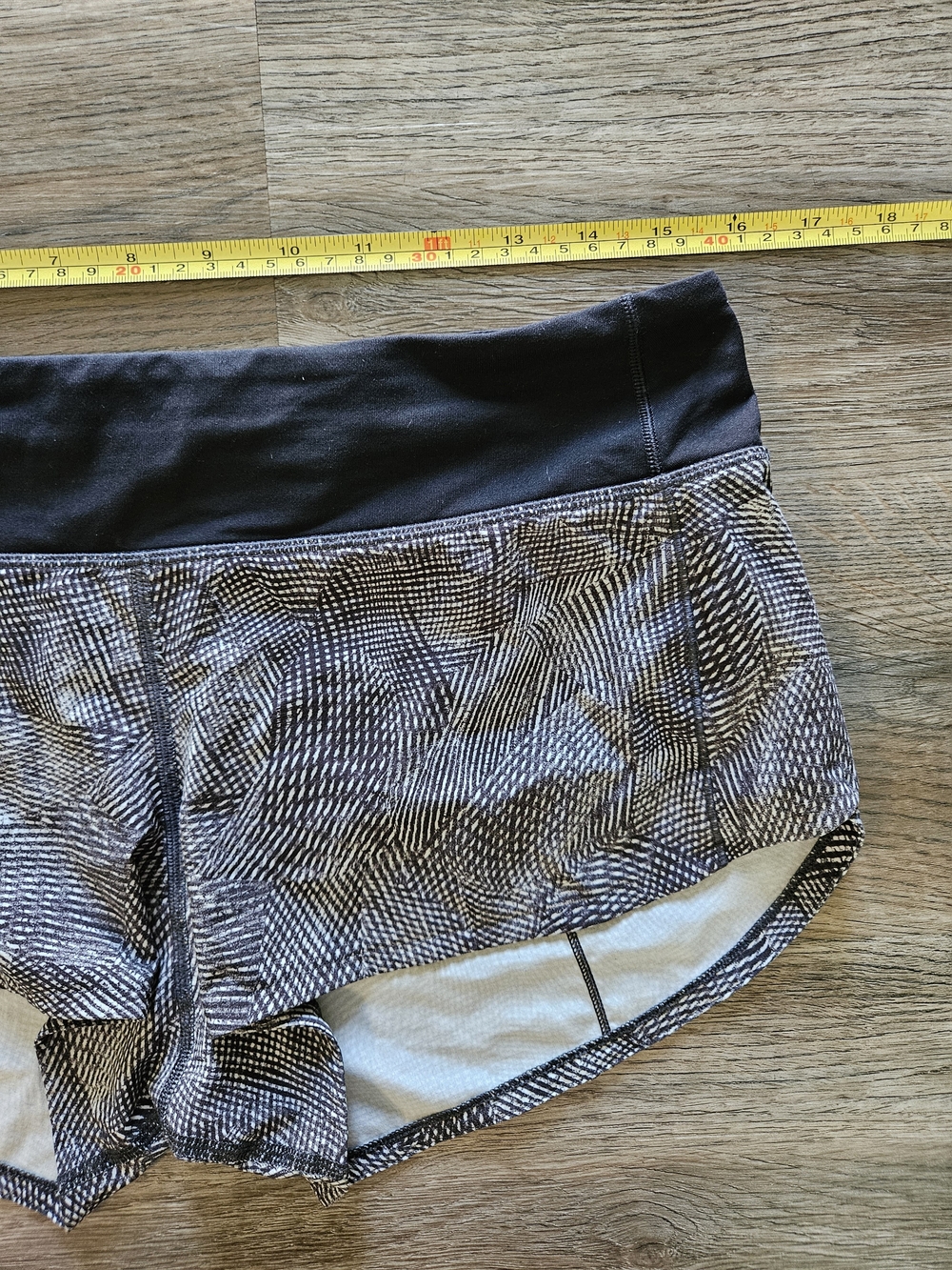Lululemon Speed Up Short 2.5" - Velocity Mesh Island Mist Black - Picture 2 of 10